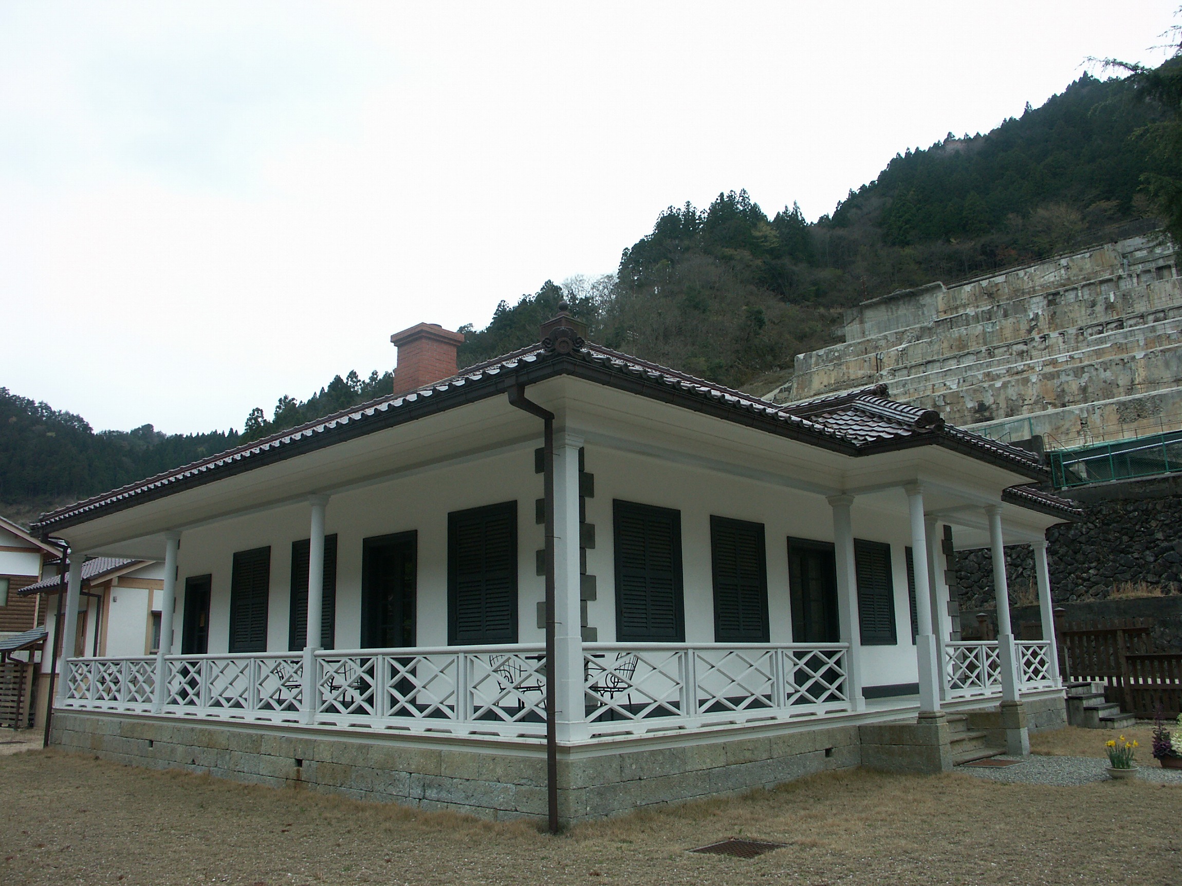 旧神子畑鉱山事務舎