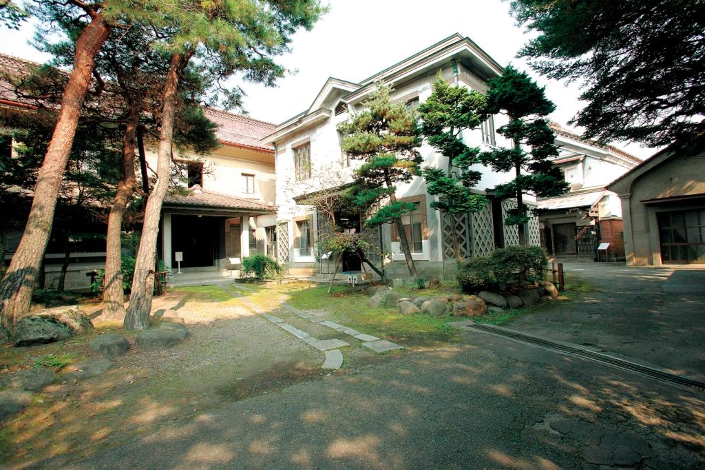千厩酒のくら交流施設（横屋酒造・佐藤家住宅）
