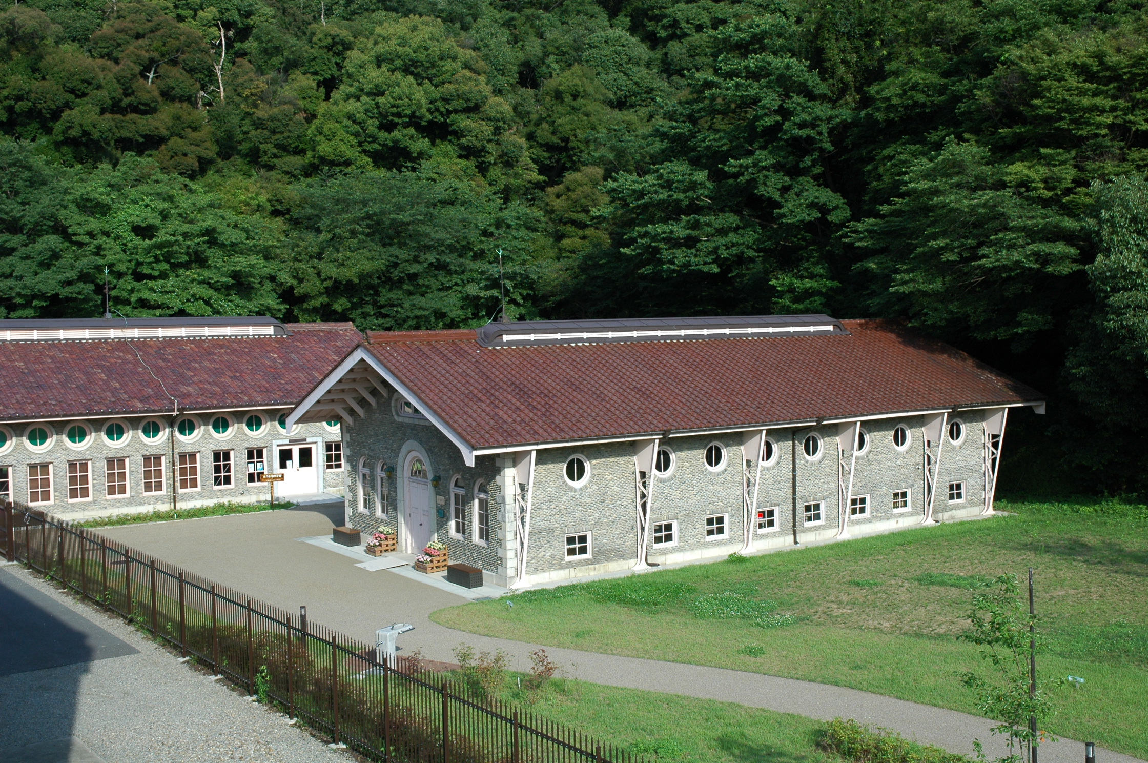 水の資料館 鏡岩水源地旧エンジン室 水の体験学習館 鏡岩水源地旧ポンプ室 水の資料館 鏡岩水源地旧エンジン室 水の体験学習館 鏡岩水源地旧ポンプ室