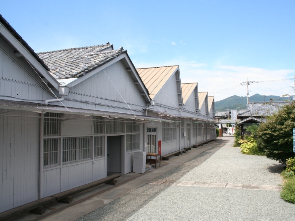 織物参考館“紫”（森秀織物工場ほか）