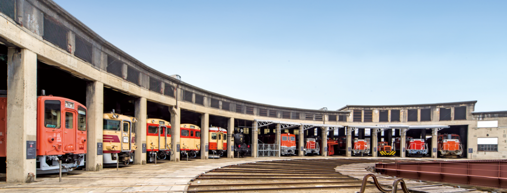 津山まなびの鉄道館(旧津山扇形機関車庫と転車台)