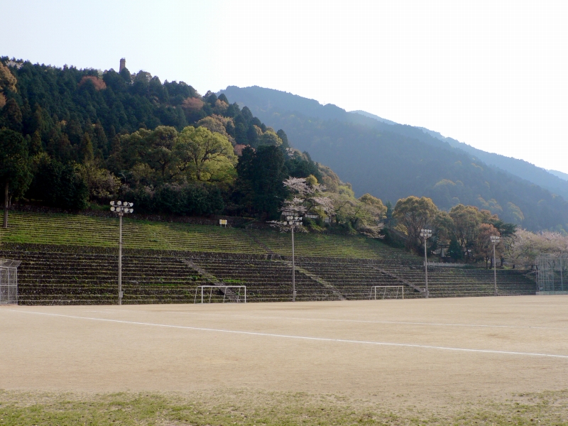 旧山根競技場観覧席