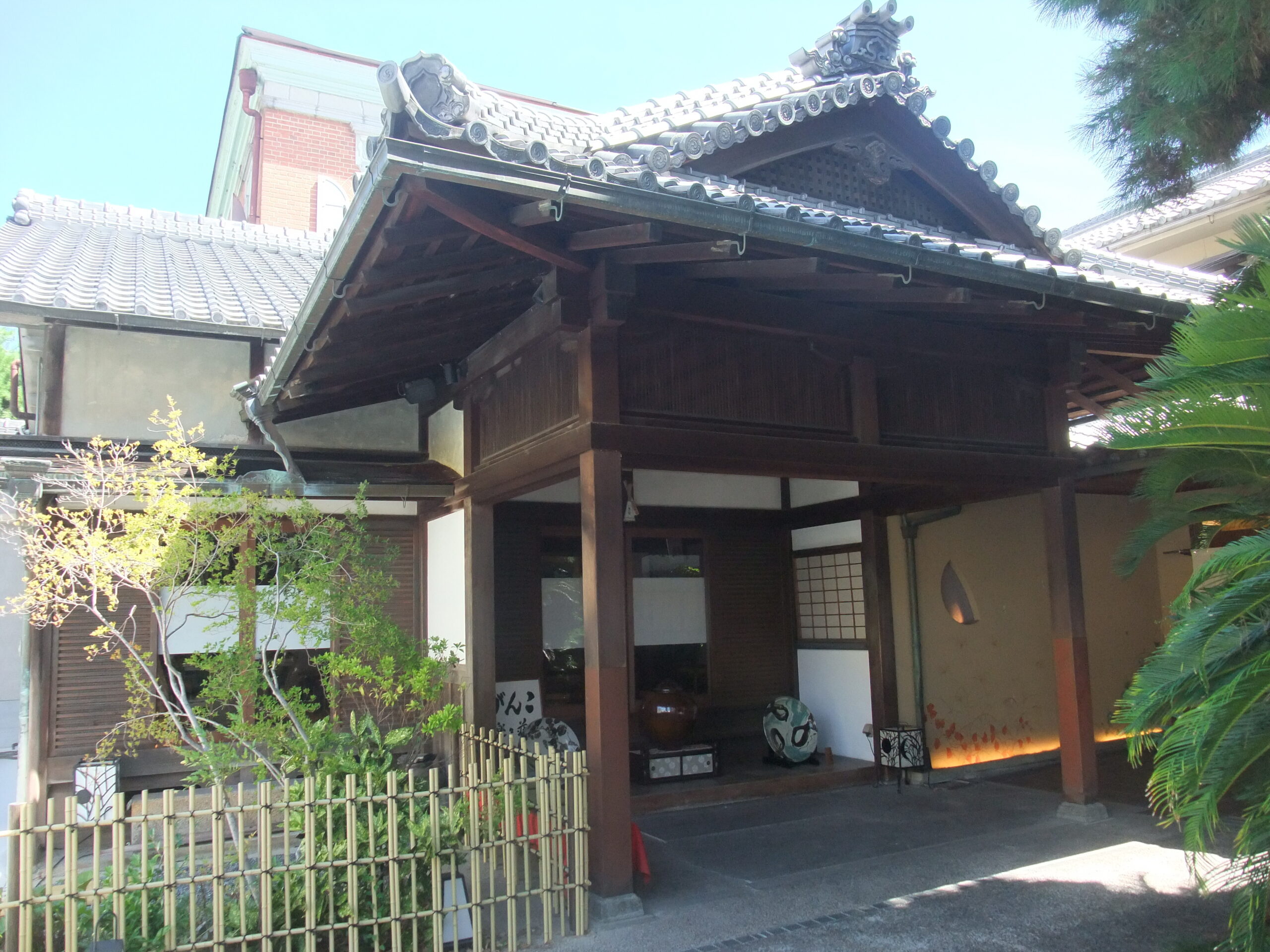 楽々荘洋館・日本館・玄関
